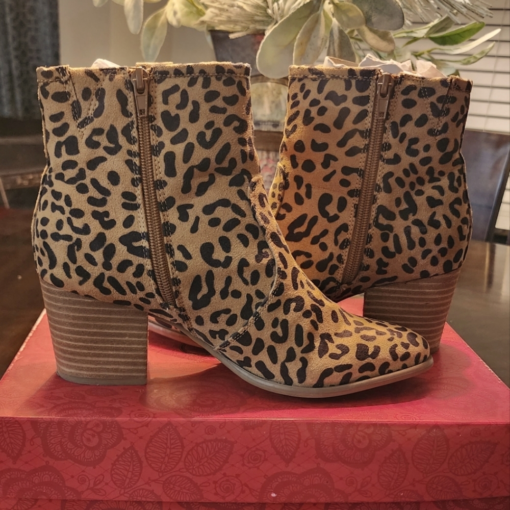 Carlos by Carlos Santana Leopard Print Ankle Boots Size 8.5M